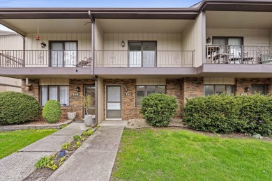 Lake Townhome/Townhouse For Sale in Schererville, Indiana