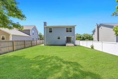 This beautiful Laurelton Cape Cod Style is 6 years young - photo 2