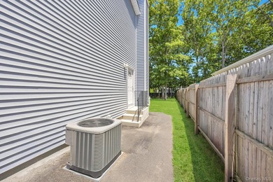 This beautiful Laurelton Cape Cod Style is 6 years young - photo 6
