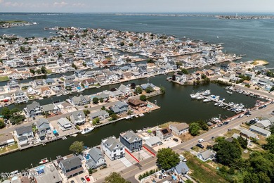Experience luxury coastal living in this new construction - photo 8