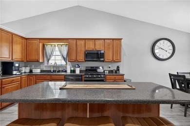 MOTIVATED SELLER!! Welcome to this beautifully crafted custom - photo 16