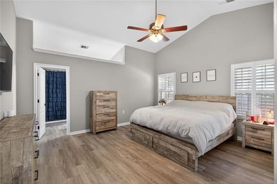 MOTIVATED SELLER!! Welcome to this beautifully crafted custom - photo 22