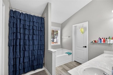 MOTIVATED SELLER!! Welcome to this beautifully crafted custom - photo 26
