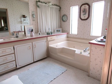 REDUCED to sell! Corner Site. 1988 Jacobson. 1456 SQ. Ft 2 Bed - photo 12