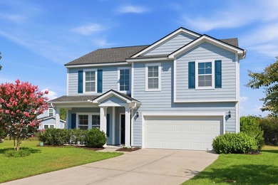 Nestled on a picturesque cul-de-sac, this exceptional, freshly - photo 2