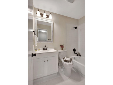 Darling upgraded open-floor plan 2B 2B plus Florida Room condo - photo 24
