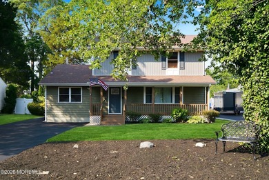 The one you've been waiting for! This 4-bedroom, 2-bath home is - photo 1