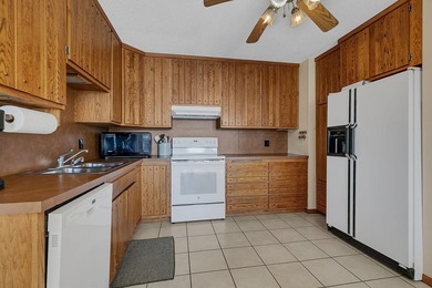 Set on 136 feet of shoreline on desirable Lake Ida, this 4 - photo 15