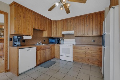 Set on 136 feet of shoreline on desirable Lake Ida, this 4 - photo 16