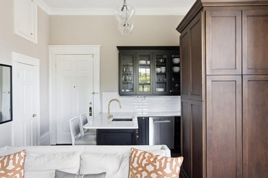 Experience the charm of historic Charleston in this beautifully - photo 10