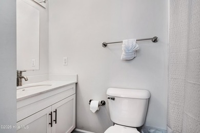 Welcome to this beautifully updated 3-bedroom, 3-bathroom - photo 20