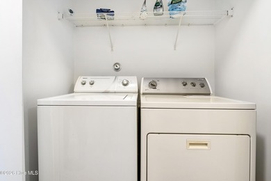Welcome to this beautifully updated 3-bedroom, 3-bathroom - photo 21