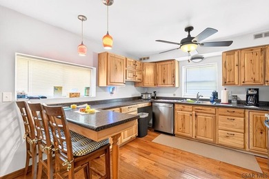 Charming, MOVE-IN-READY providing a functional layout perfect - photo 33