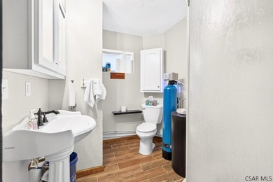 Charming, MOVE-IN-READY providing a functional layout perfect - photo 39