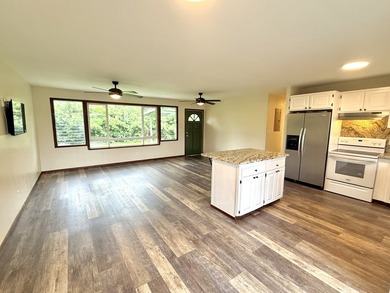 Featuring a separate entry studio room! Peacefully situated on a - photo 3