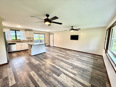 Featuring a separate entry studio room! Peacefully situated on a - photo 4