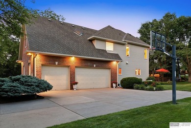 Welcome to Baywood's tree-lined streets, just steps from the - photo 8