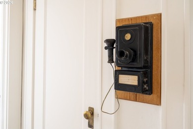 BEAUTIFULLY RENOVATED BALL PARC AMERICAN Welcome home to this