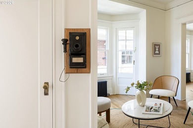 BEAUTIFULLY RENOVATED BALL PARC AMERICAN Welcome home to this