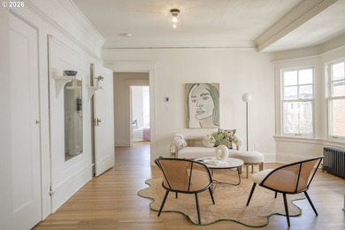 BEAUTIFULLY RENOVATED BALL PARC AMERICAN Welcome home to this