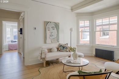 BEAUTIFULLY RENOVATED BALL PARC AMERICAN Welcome home to this