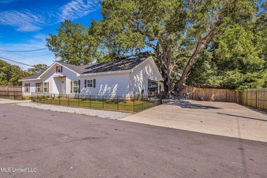 Coastal living awaits you in this beautifully crafted 4-bedroom - photo 25