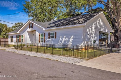 Coastal living awaits you in this beautifully crafted 4-bedroom - photo 26