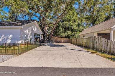 Coastal living awaits you in this beautifully crafted 4-bedroom - photo 27