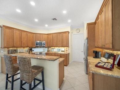 Lovely Furnished Home with Golf Course View. This 2 possible 3BD - photo 6