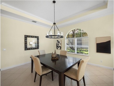 Lovely Furnished Home with Golf Course View. This 2 possible 3BD - photo 7