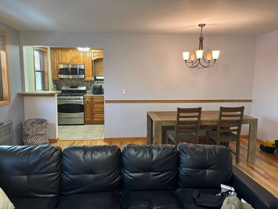 Bright and Airy unit in the highly sought-after Clearview - photo 1