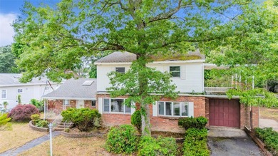 Bring your vision and transform this spacious colonial into the - photo 1