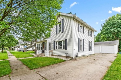 Welcome to this spacious 3 bedroom, 2 bathroom home offering - photo 3