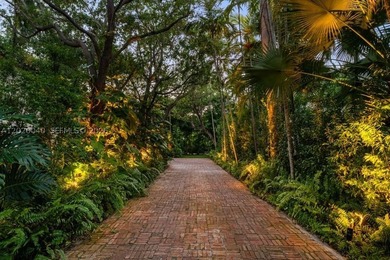 Newly renovated 1920s compound in Miami Beach's prestigious La - photo 3