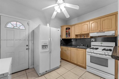 Miami bungalow located in the heart of historic Buena Vista, a - photo 10