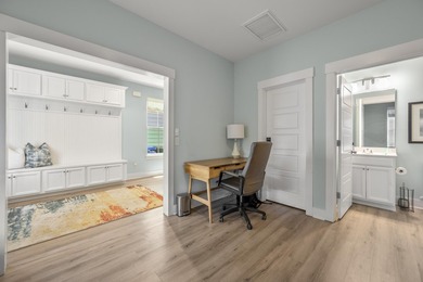Stunning 4 bed 3 .5 bath home in Mixson. Spacious open floor - photo 7