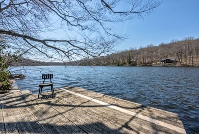 Escape to this idyllic lake front home offering breathtaking - photo 7