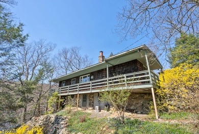 Escape to this idyllic lake front home offering breathtaking - photo 8