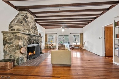 Escape to this idyllic lake front home offering breathtaking - photo 10