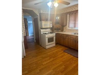 A Beautiful house with much potential, with some cosmetic - photo 12