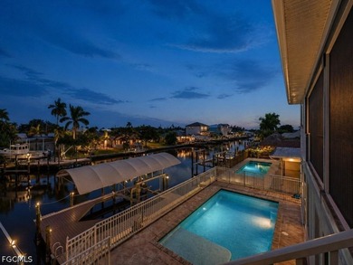 Discover a true waterfront escape in unincorporated Matlacha - photo 2