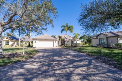 Welcome to this beautiful 3 bedroom/2 bath pool home locatated - photo 2