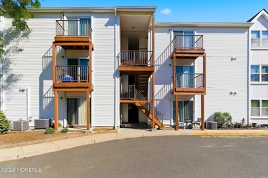 Beautifully updated 1-bedroom condominium in the heart of Lake - photo 2