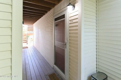 Beautifully updated 1-bedroom condominium in the heart of Lake - photo 3