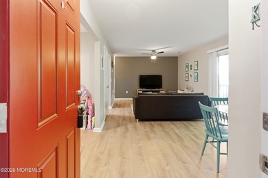 Beautifully updated 1-bedroom condominium in the heart of Lake - photo 4