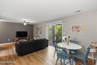 Beautifully updated 1-bedroom condominium in the heart of Lake - photo 5