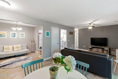 Beautifully updated 1-bedroom condominium in the heart of Lake - photo 6