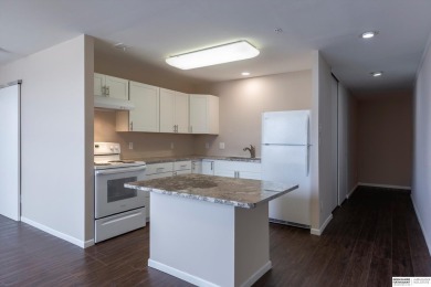 Charlie Sutton, M: , charlie.sutton,   - Enjoy the vibrant condo