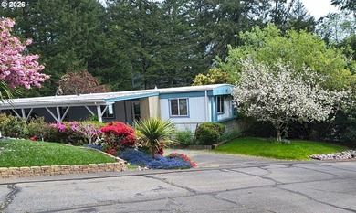 This comfy 2 bdrm/2 bath home in a 55+ park up the Chetco river - photo 25