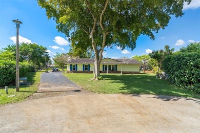 RELOCATION SALE - MOTIVATED SELLER. Exceptional opportunity to - photo 3